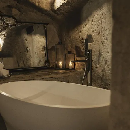 Aque Cave