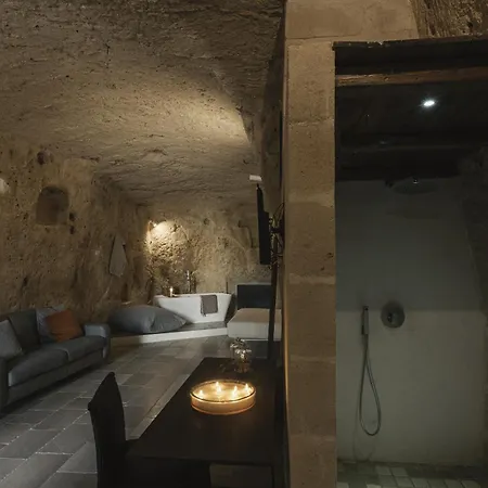 Aque Cave 4*